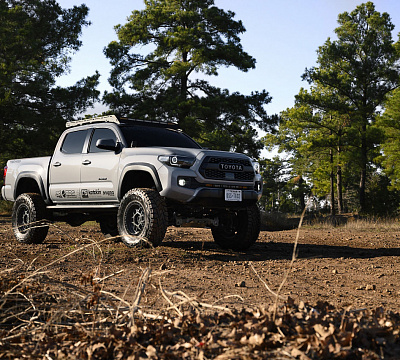 Фото дисков Black Rhino KELSO на Toyota Tacoma III