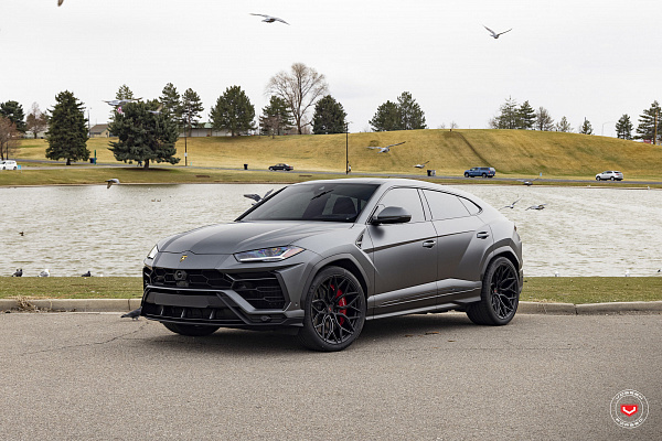 Фото дисков Vossen S17-01 Черный сатин на Lamborghini Urus