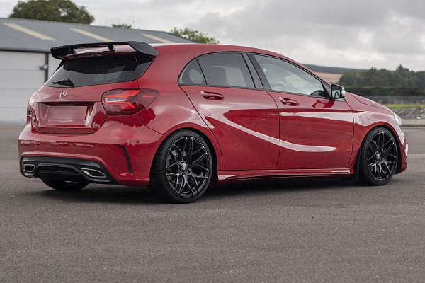 Фото дисков Bola B8R Черный глянец на Mercedes-Benz A-Class (W176)