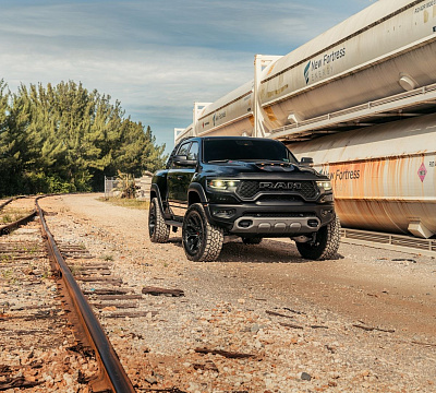 Фото дисков 4PLAY 4P83 на Ram 1500 V