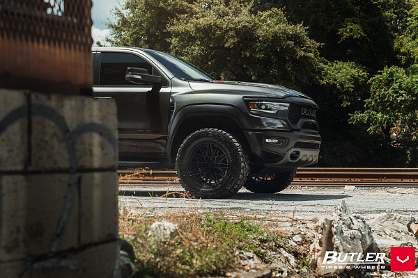 Фото дисков Vossen HF6-5 Черный глянец на Ram 1500 V