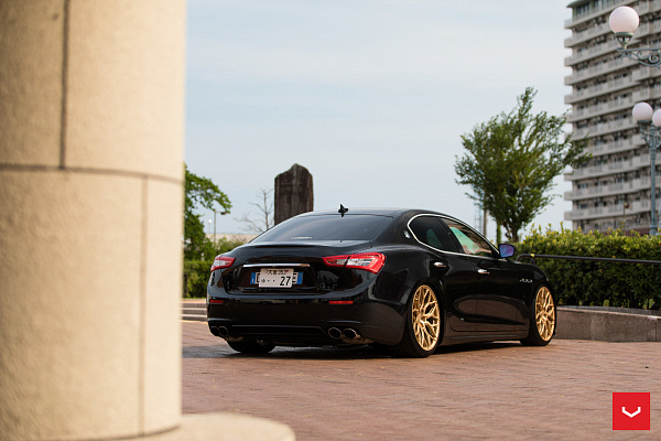 Фото дисков Vossen HF-2 Глянцевое золото на Maserati Ghibli