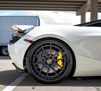 Фото дисков Strasse Wheels SV5 Deep Concave FS на McLaren 720S