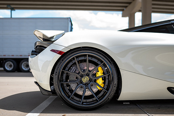 Фото дисков Strasse Wheels SV5 Deep Concave FS Черный сатин на McLaren 720S