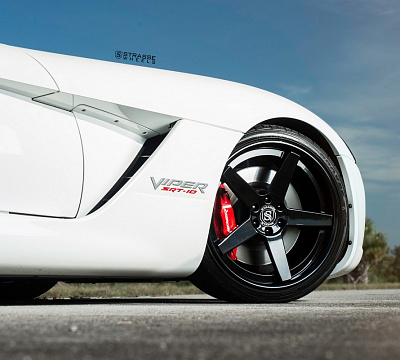 Фото дисков Strasse Wheels S5 Deep Concave на Dodge Viper