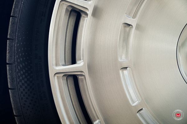 Фото дисков Vossen LC3-11 Глянцевый лак на Land Rover Range Rover V