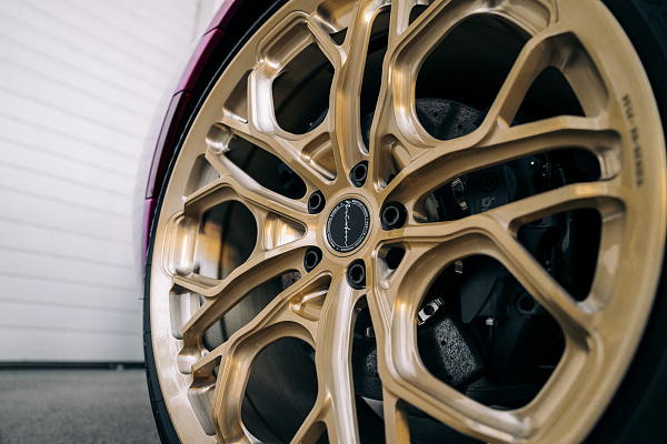 Фото дисков Brixton Forged PF14 R / RS Глянцевая шампань на Ford GT II