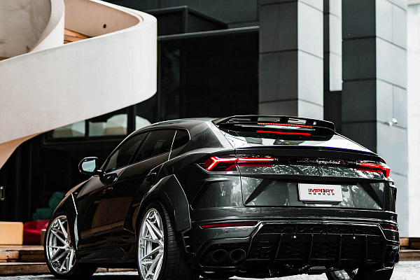 Фото дисков Brixton Forged PF8 Сатиновый лак на Lamborghini Urus