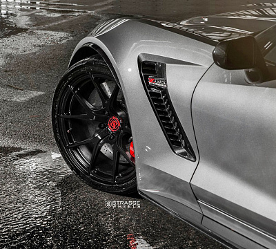 Фото дисков Strasse Wheels SM5R Deep Concave Monoblock на Chevrolet Corvette C7