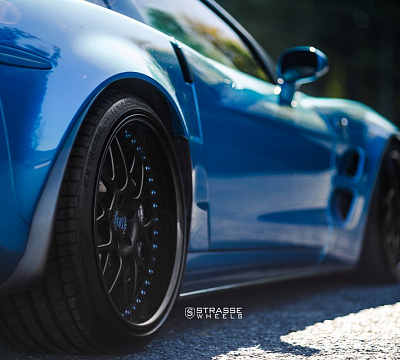 Фото дисков Strasse Wheels SV8 Signature на Chevrolet Corvette C6
