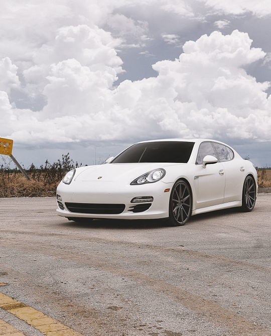 Фото дисков VFS-1 Сатиновый графит на Porsche Panamera I