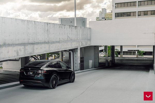Фото дисков Vossen HF-8 Черный глянец на Tesla Model X
