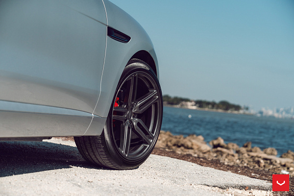 Фото дисков Vossen HF-1 Сатиновый графит на Jaguar F-Pace