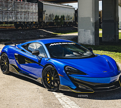 Фото дисков Strasse Wheels R10 Deep Concave FS на McLaren 600