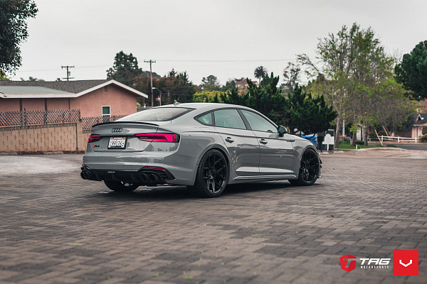 Фото дисков Vossen HF-5 Черный глянец на Audi A/S/RS 5 (F5)