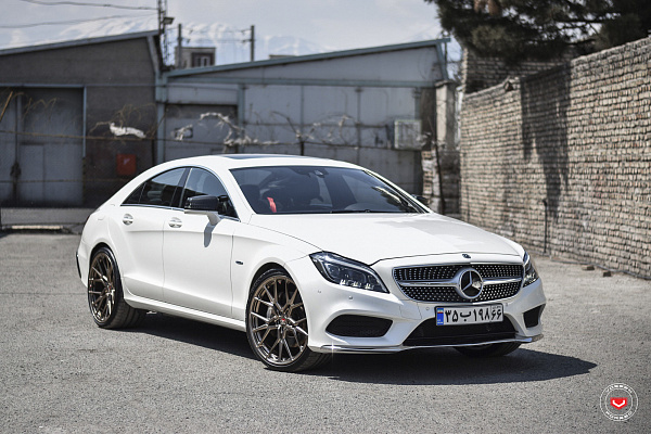 Фото дисков Vossen M-X3 Глянцевая шампань на Mercedes-Benz CLS (C218)