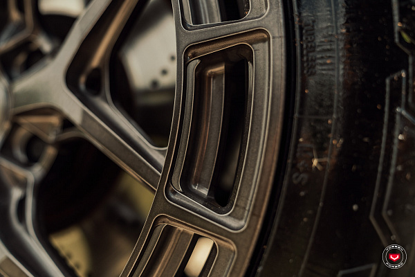 Фото дисков Vossen LC3-01 Глянцевый темный лак на Mercedes-Benz G-Class III