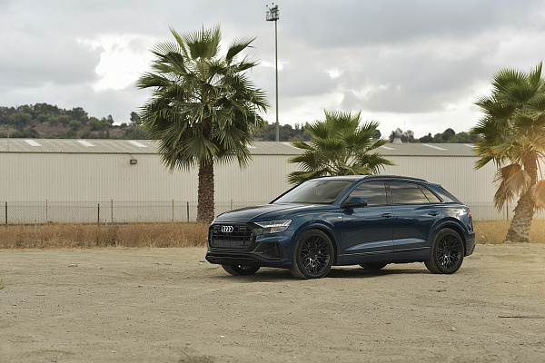 Фото дисков Rotiform JDR Черный матовый на Audi Q8
