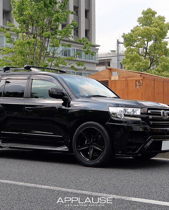 Фото дисков AN35 Черный сатин на Toyota Land Cruiser 300