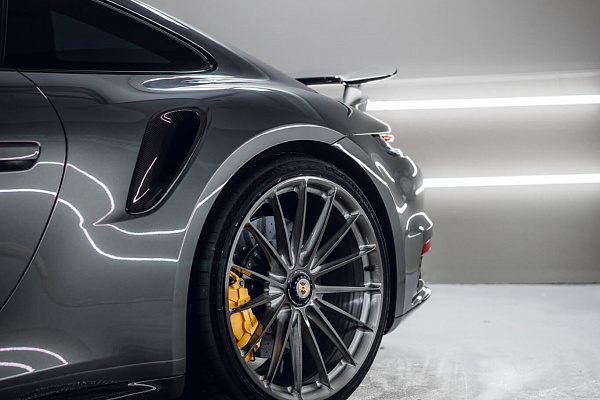 Фото дисков HRE P103 Глянцевый темный лак на Porsche 911 VIII