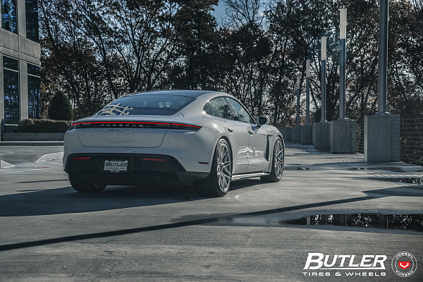 Фото дисков Vossen EVO-5R Глянцевый лак на Porsche Taycan I