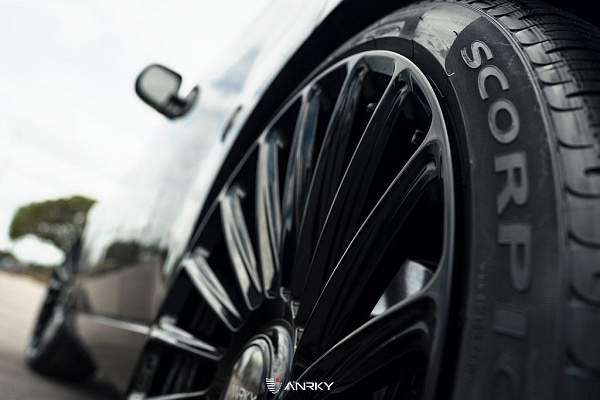 Фото дисков Anrky RF-182 Черный глянец на Range Rover V