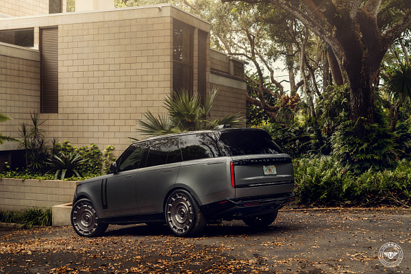 Фото дисков Vossen UV-7 Глянцевый темный лак на Land Rover Range Rover V