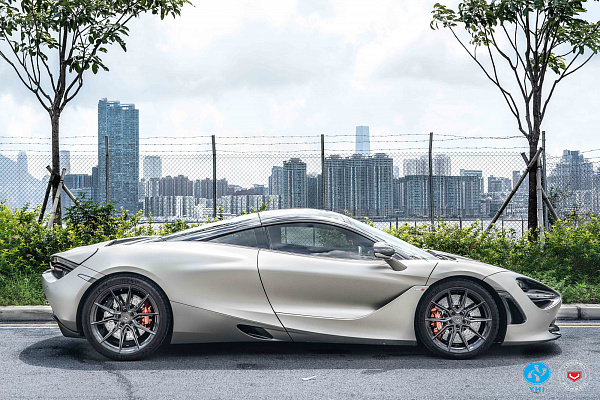 Фото дисков Vossen EVO-2R Черный глянец на McLaren 720S