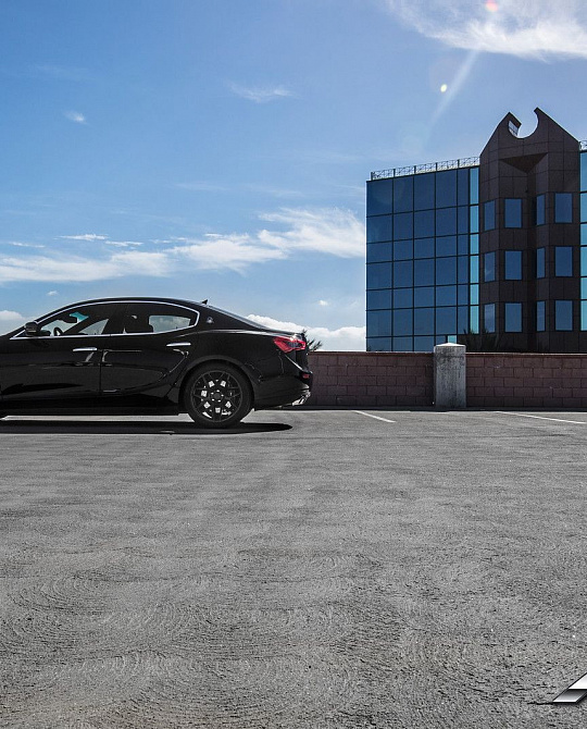 Фото дисков FS01 Черный сатин на Maserati Ghibli