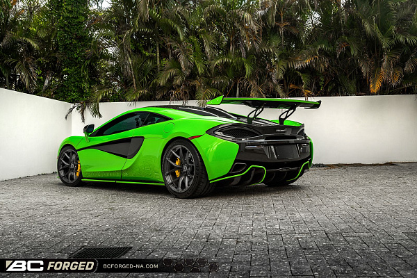 Фото дисков BC Forged RZ21 Глянцевый темный лак на McLaren 570S