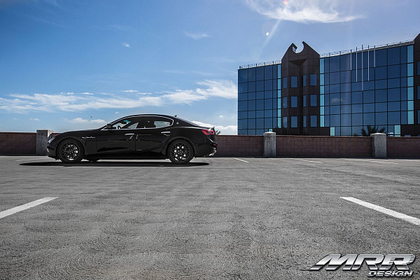 Фото дисков MRR FS01 Черный сатин на Maserati Ghibli