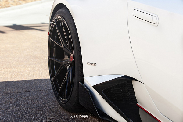 Фото дисков Strasse Wheels SM5R Deep Concave Monoblock Другой цвет на Lamborghini Huracan