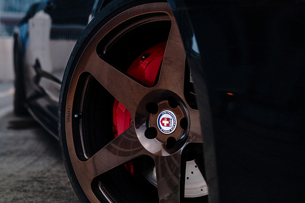 Фото дисков HRE 305M Глянцевая бронза на Audi A/RS 6 (C8)