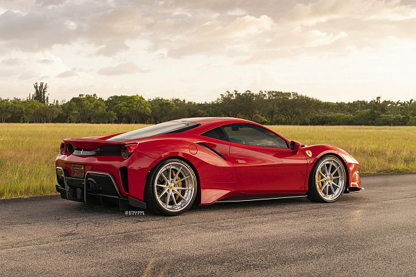 Фото дисков Strasse Wheels SV10 Deep Concave FS Глянцевый лак на Ferrari 488