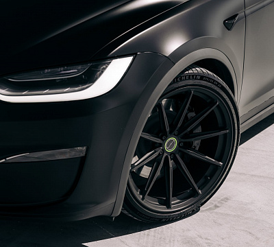 Фото дисков Brixton Forged R11-R на Tesla Model X