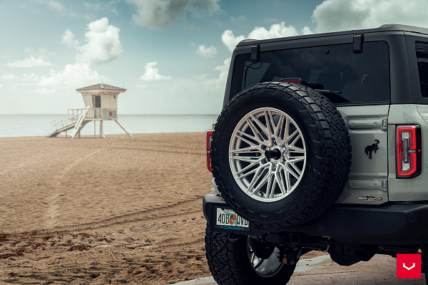 Фото дисков Vossen HF6-5 Серебро на Ford Bronco