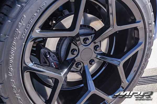 Фото дисков MRR M228 Черный глянец на Chevrolet Camaro VI