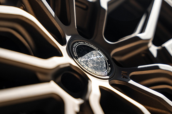 Фото дисков Brixton Forged VL4 Сатиновая бронза на Lamborghini Huracan