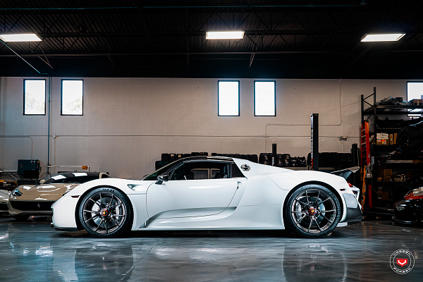 Фото дисков Vossen RS74 Черный глянец на Porsche 918 Spyder