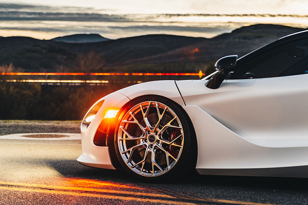 Фото дисков Brixton Forged PF10 Сатиновый лак на McLaren 720S