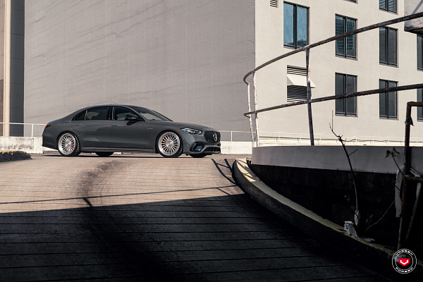 Фото дисков Vossen GEN-04 (3-piece) Глянцевый лак на Mercedes-Benz S-Class (W223)