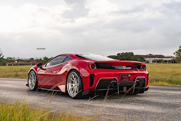 Фото дисков Strasse Wheels SV10 Deep Concave FS Глянцевый лак на Ferrari 488