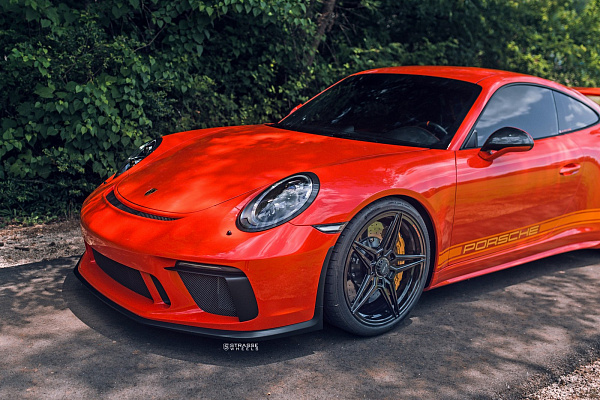 Фото дисков Strasse Wheels SV2 Deep Concave Monoblock Черный глянец на Porsche 911 VII