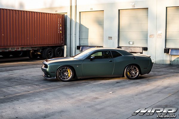 Фото дисков MRR M392 Сатиновая бронза на Dodge Challenger III