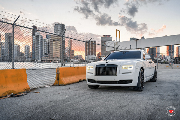 Фото дисков Vossen S17-15T Черный глянец на Rolls-Royce Ghost I