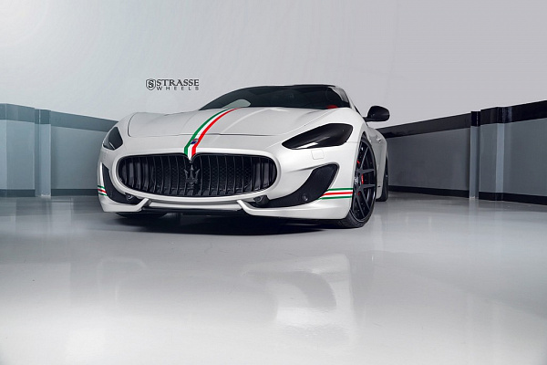 Фото дисков Strasse Wheels SM5 Deep Concave Черный сатин на Maserati GranTurismo I