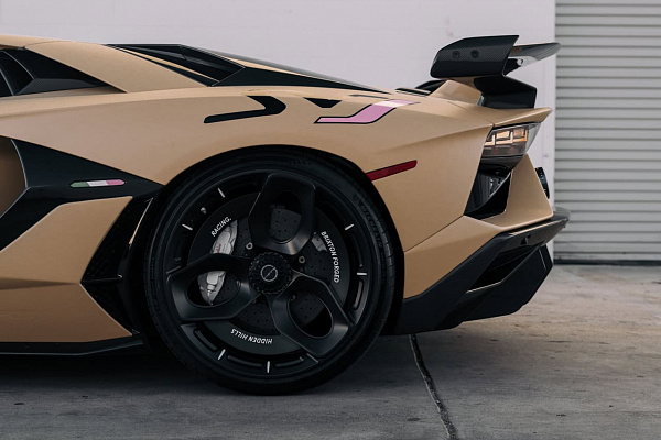 Фото дисков Brixton Forged NC01-R Черный сатин на Lamborghini Aventador