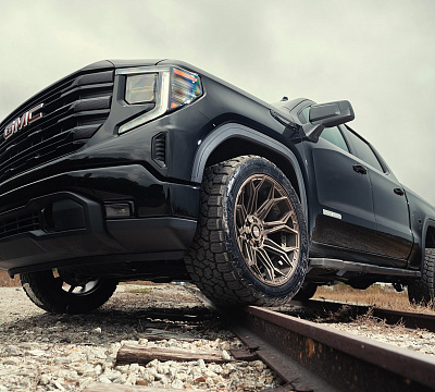 Фото дисков 4PLAY 4P83 на GMC Sierra IV
