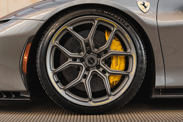 Фото дисков Brixton Forged CM5-RS Сатиновый графит на Ferrari SF90