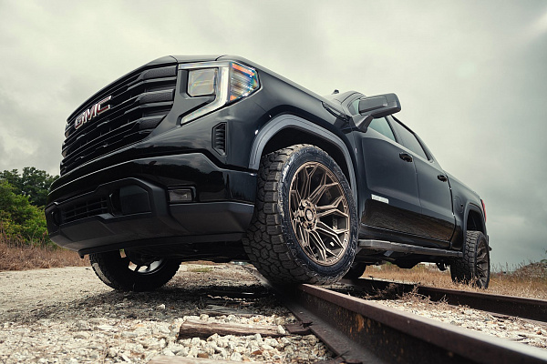 Фото дисков 4PLAY 4P83 Сатиновая бронза на GMC Sierra IV